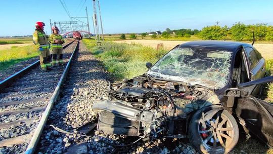 Młody mężczyzna wjechał pod pociąg! Maszynista był pod wpływem alkoholu! [FOTO]