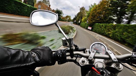 Młody motocyklista przekroczył dozwoloną prędkość o 103 km/h