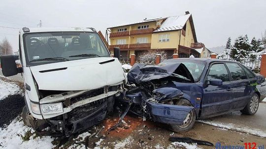 Mokrzec. Zderzenie samochodu osobowego z dostawczym