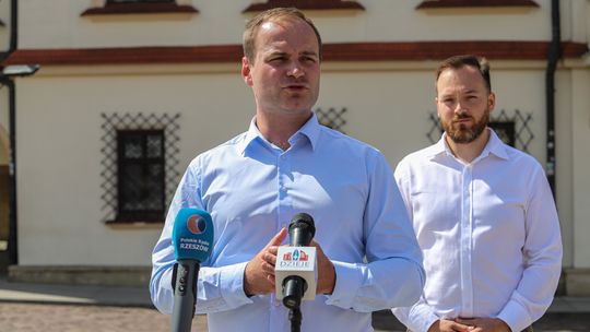 "Należało pokazać żółtą kartkę". Ruch Narodowy o wotum zaufania dla Fijołka