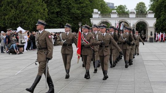 Na placu Piłsudskiego obchody upamiętniające 77. rocznicę zakończenia II wojny światowej