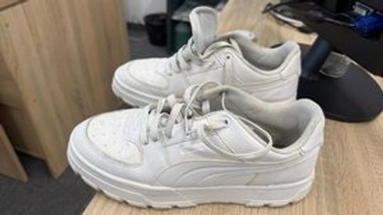 Nie tylko pływanie, ale i „znikanie” kurtek. Seria kradzieży na rzeszowskim basenie Nie tylko pływanie, ale i „znikanie” kurtek. Seria kradzieży na rzeszowskim basenie