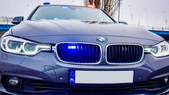 Nieoznakowane BMW "krokodylków" pod lupą prokuratury. Czy auta kupione legalnie?
