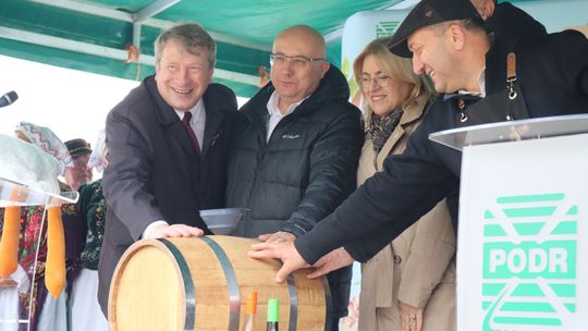 Nietypowy bazarek w Boguchwale pod hasłem: "Gęsina i młode wina na świętego Marcina"