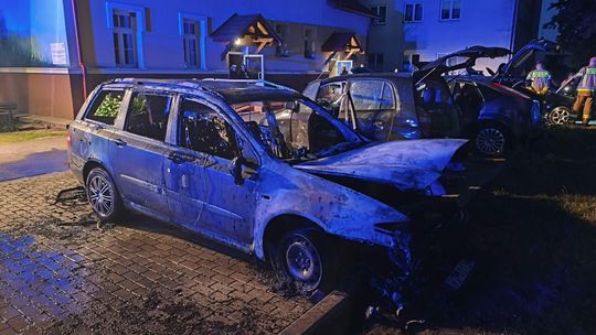 Nocne piekło na Podkarpaciu. Ogień strawił aż 7 samochodów [ZDJĘCIA]