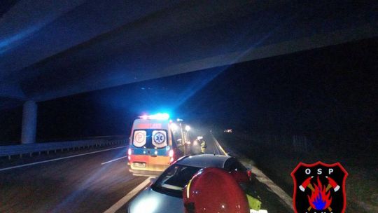 Nocny wypadek na A4 pod Rzeszowem. Kierująca Kią uderzyła w bariery