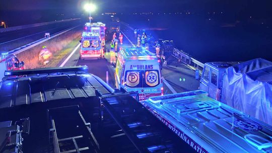 Nocny wypadek na A4 w Chałupkach. Cztery osoby ranne