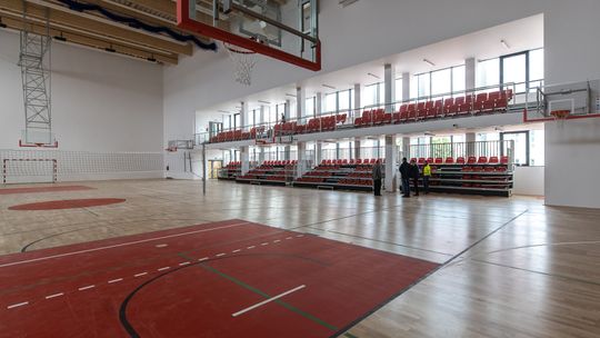 Nowa hala sportowa dla uczniów i koszykarzy przy VI LO prawie gotowa