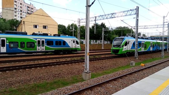 Nowe połączenie kolejowe na lotnisko w Jasionce rusza 1 października. Bilety od 1,81 zł!