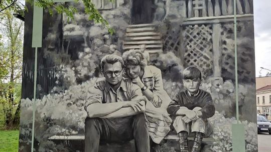 Nowy mural rodziny Beksińskich już w Sanoku!
