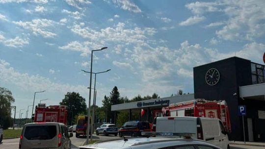 O krok od tragedii na dworcu pod Dębicą! Pijany 75-latek wtargnął pod pociąg