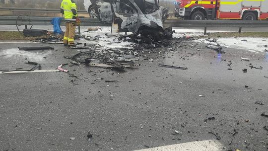 Ofiara śmiertelna! Wypadek i pożar na S19. Dwa auta rozbite, droga do Rzeszowa zablokowana