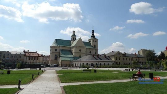 Ogrody Bernardyńskie zyskały opiekę miasta. Pomnik Czynu Rewolucyjnego już nie. Dlaczego?