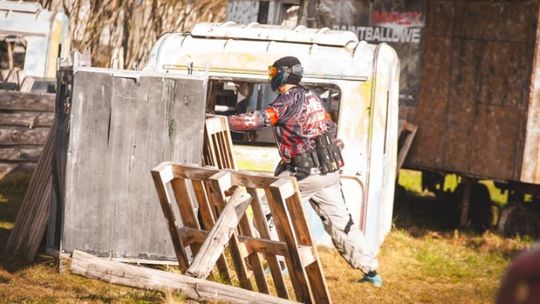Paintball w Arenie Mocy to same korzyści dla dzieci i młodzieży.
