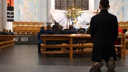 Pandemia COVID-19 spowodowała spadki w praktykach religijnych katolików