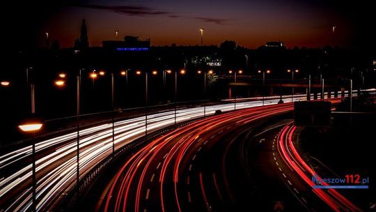 Pijany mężczyzna pchał swoje auto autostradą