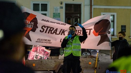 PiS grozi radnemu i nauczycielom w związku z udziałem w protestach