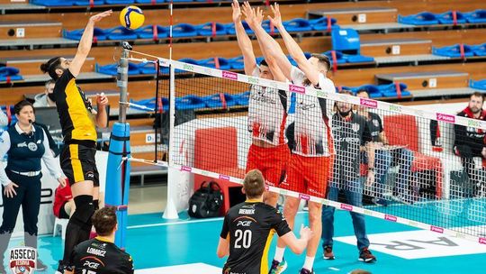 PlusLiga. Asseco Resovia zagra z PGE Skra Bełchatów na koniec kolejki