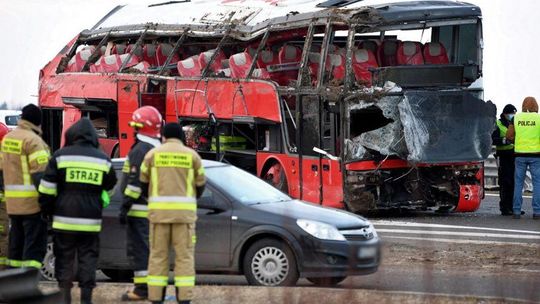 Po wypadku autobusu na A4: w szpitalach nadal 25 osób