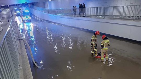 Podkarpackie. Kilkadziesiąt interwencji strażaków po burzach, 300 domów jeszcze bez prądu