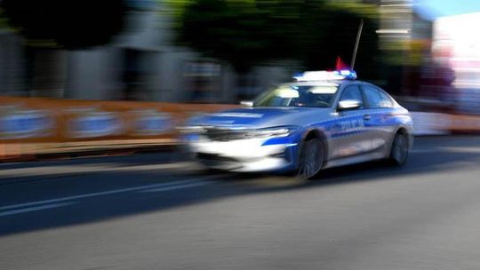 Podkarpackie: policjanci poszukują kierowcy, który chciał rozjechać pieszych