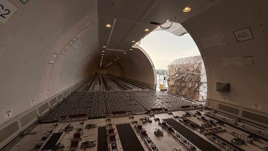 Podniebny olbrzym w Jasionce! Polski Boeing 767 wylądował na podkarpackim lotnisku [ZDJĘCIA]