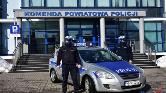 Policjanci pilotowali do szpitala kobietę z zawałem serca