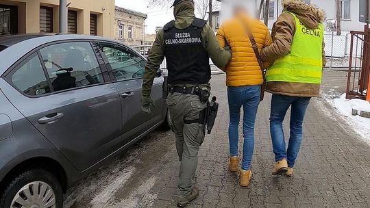 Policjanci zatrzymali sprawcę zniszczenia tablicy pamiątkowej