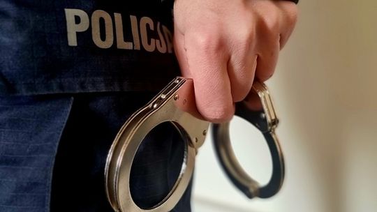 Policjant z Rzeszowa zatrzymał poszukiwanego oszusta