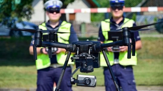 Policyjny dron nad powiatem dębickim. Rejestruje wykroczenia