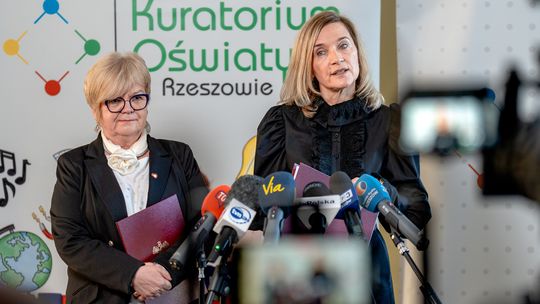 Politycy PiS i Konfederacji straszą seksualizacją dzieci. Kuratorium tłumaczy edukację zdrowotną