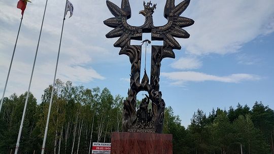 Pomnik „Rzeź Wołyńska” w Domostawie został zniszczony