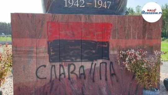Pomnik „Rzeź Wołyńska” w Domostawie został zniszczony