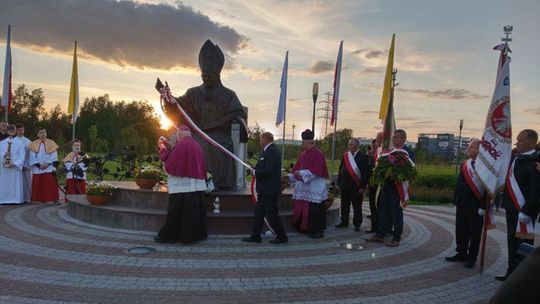 Pomnik św. Jana Pawła w Rzeszowie uroczyście odkryty