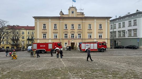 Poranna seria alarmów bombowych na Podkarpaciu Poranna seria alarmów bombowych na Podkarpaciu