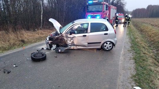 Poranny wypadek w Niechobrzu. Ranna została kobieta