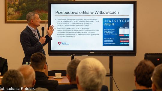 Poseł Gawlik w Ropczycach o renowacji dworca PKP i mieszkaniach dla młodych