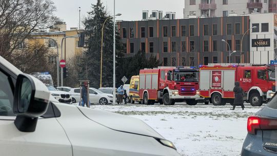 Poważny wypadek przy szpitalu MSWiA w Rzeszowie. Rondo zablokowane, Rzeszów utknął w porannych korkach