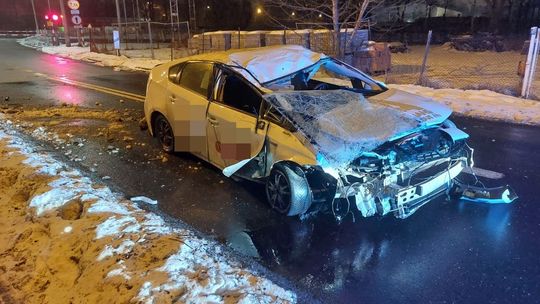 Poważny wypadek w centrum Rzeszowa. Pijany kierowca i spore zniszczenia.