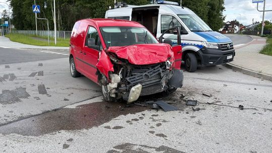 Poważny wypadek w Jasionce. Roztrzaskane samochody, ranne dziecko trafiło do szpitala! [ZDJĘCIA]