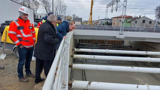 Powstaje potężna płyta betonowa wiaduktu przy ul. Batorego