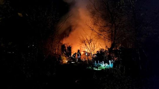 Pożar altany przy ulicy Podwisłocze w Rzeszowie