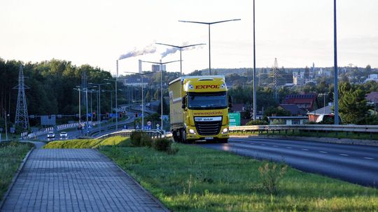 Pożar auta ciężarowego. Autostrada A4 całkowicie zablokowana