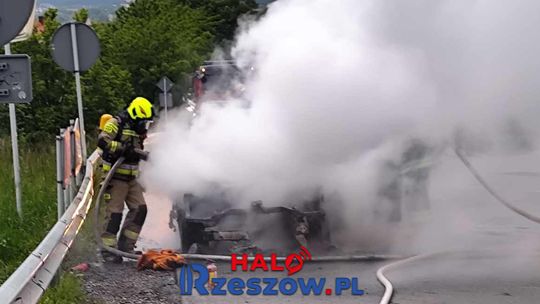 Pożar auta na A4 pod Gorliczyną . Poważne utrudnienia w ruchu!