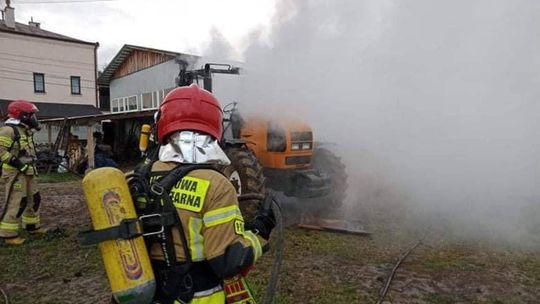 Pożar ciągnika rolniczego w Nowej Wsi [FOTO]