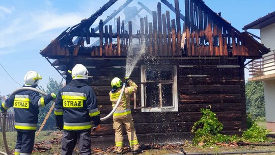 Pożar drewnianego domu na Podkarpaciu. Nie żyje starszy mężczyzna