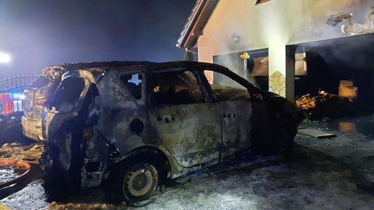 Pożar garażu oraz samochodów w Woliczce