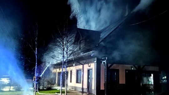 Pożar pensjonatu w Łętowni pod Strzyżowem. Dramatyczna walka z czasem [FOTO]