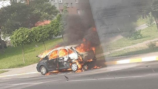 Pożar samochodu w Rzeszowie. Niewiele z niego zostało