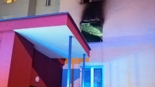 Pożar w bloku w Stalowej Woli. Nie żyje 64-letni mężczyzna [WIDEO]